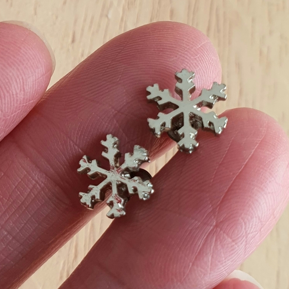 Snowflake Silver Stud Earrings - Picture 6 of 7